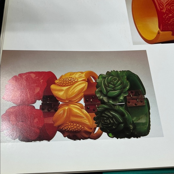 The Bakelite Jewelry Book - Picture 5 of 6